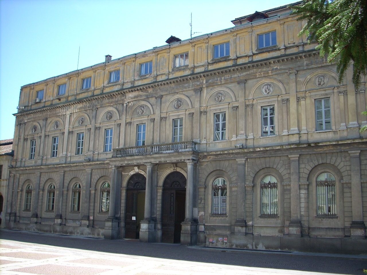 Old Ospedale Maggiore, Vercelli. Italy (12).JPG