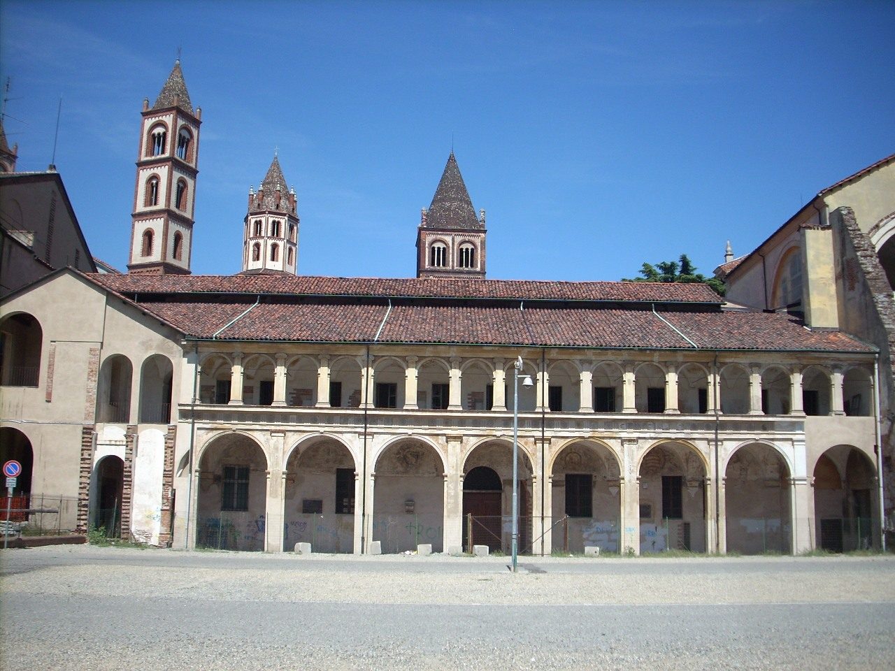 Old Ospedale Maggiore, Vercelli. Italy (16).JPG