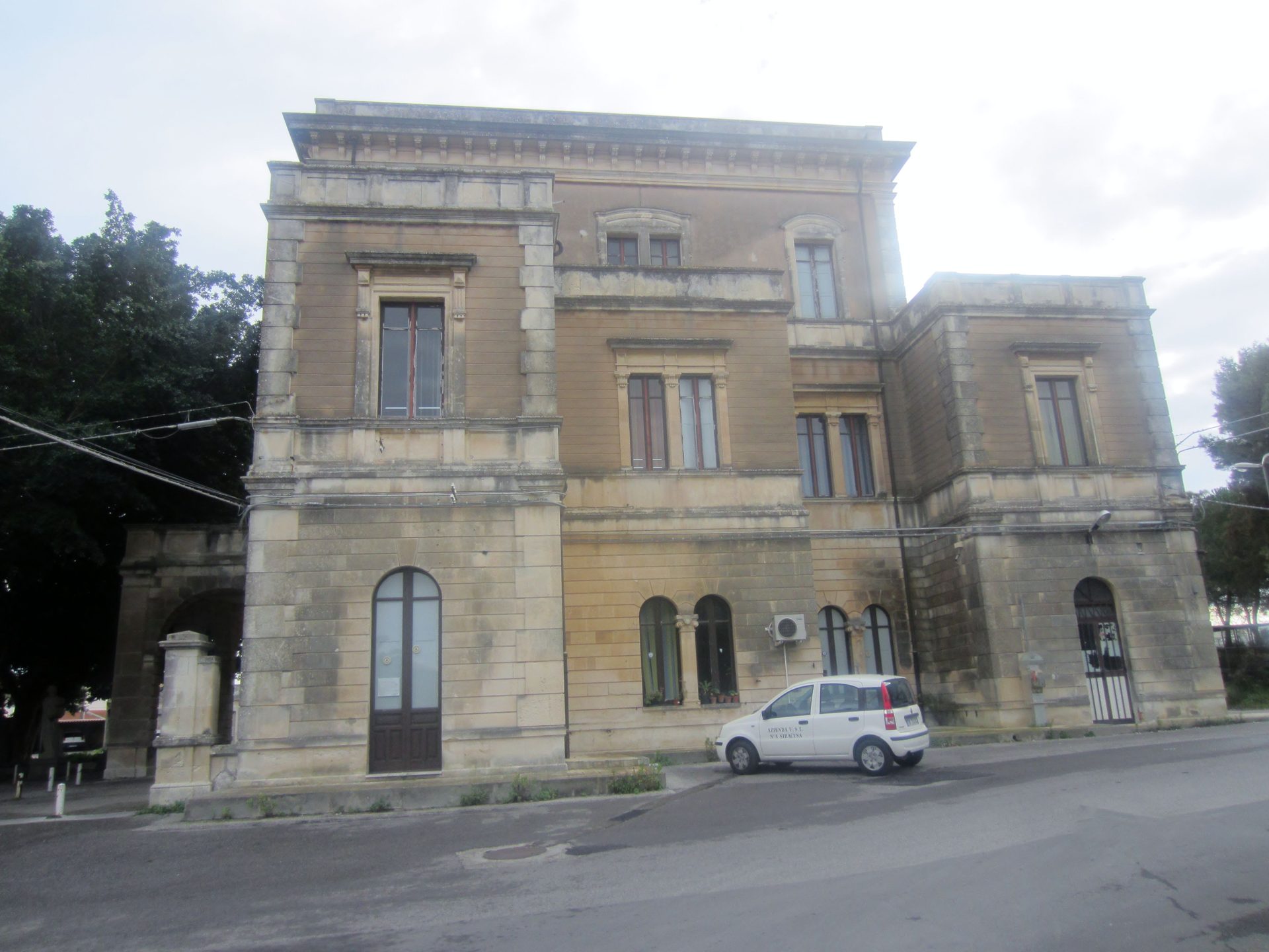 Old%20Ospedale%20Neuropischiatrico%20della%20Pizzuta%20%282%29.JPG