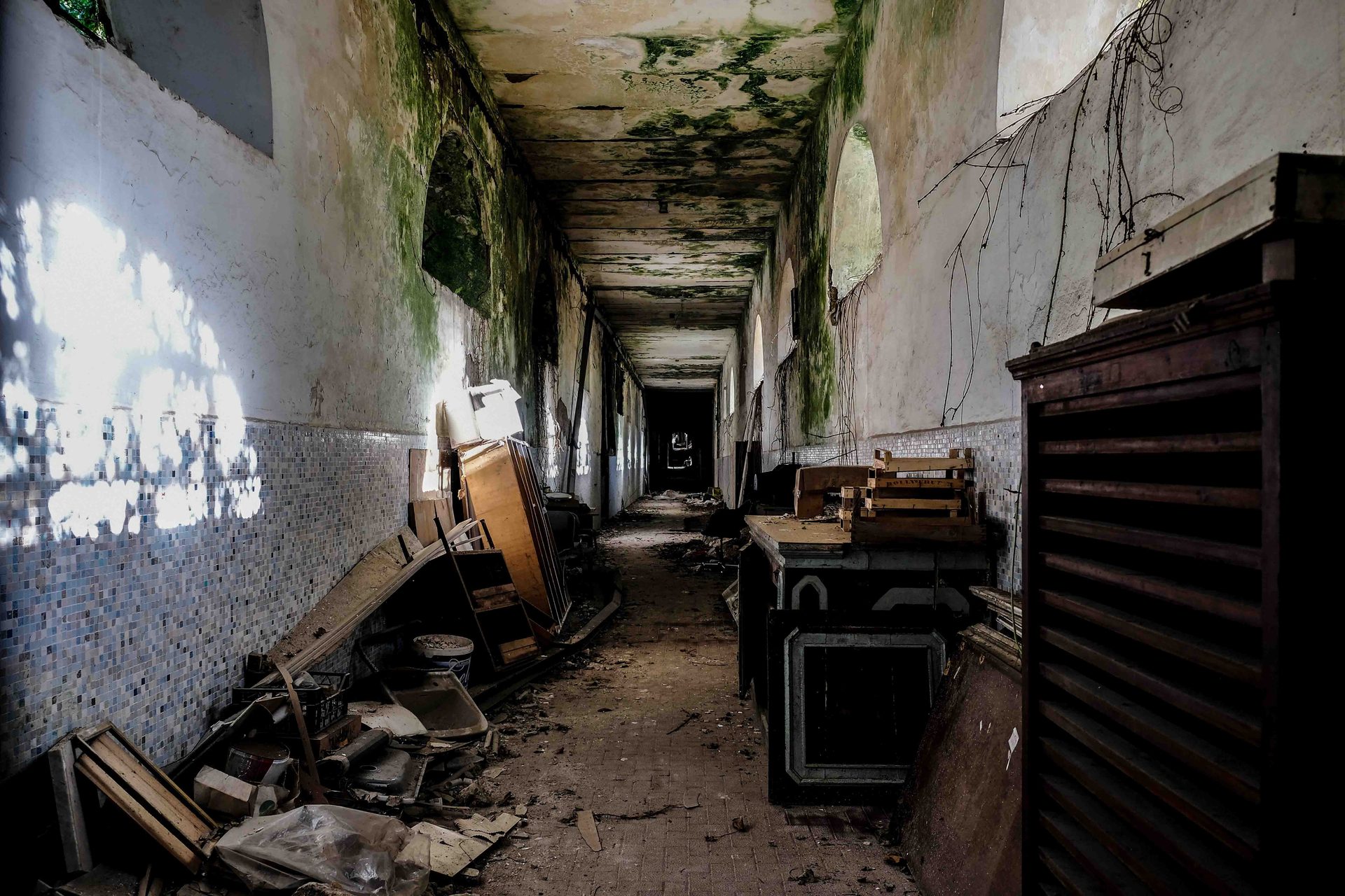 Old%20psychiatric%20hospital%20Leonardo%20Bianchi%2C%20Naples%20%287%29.jpg