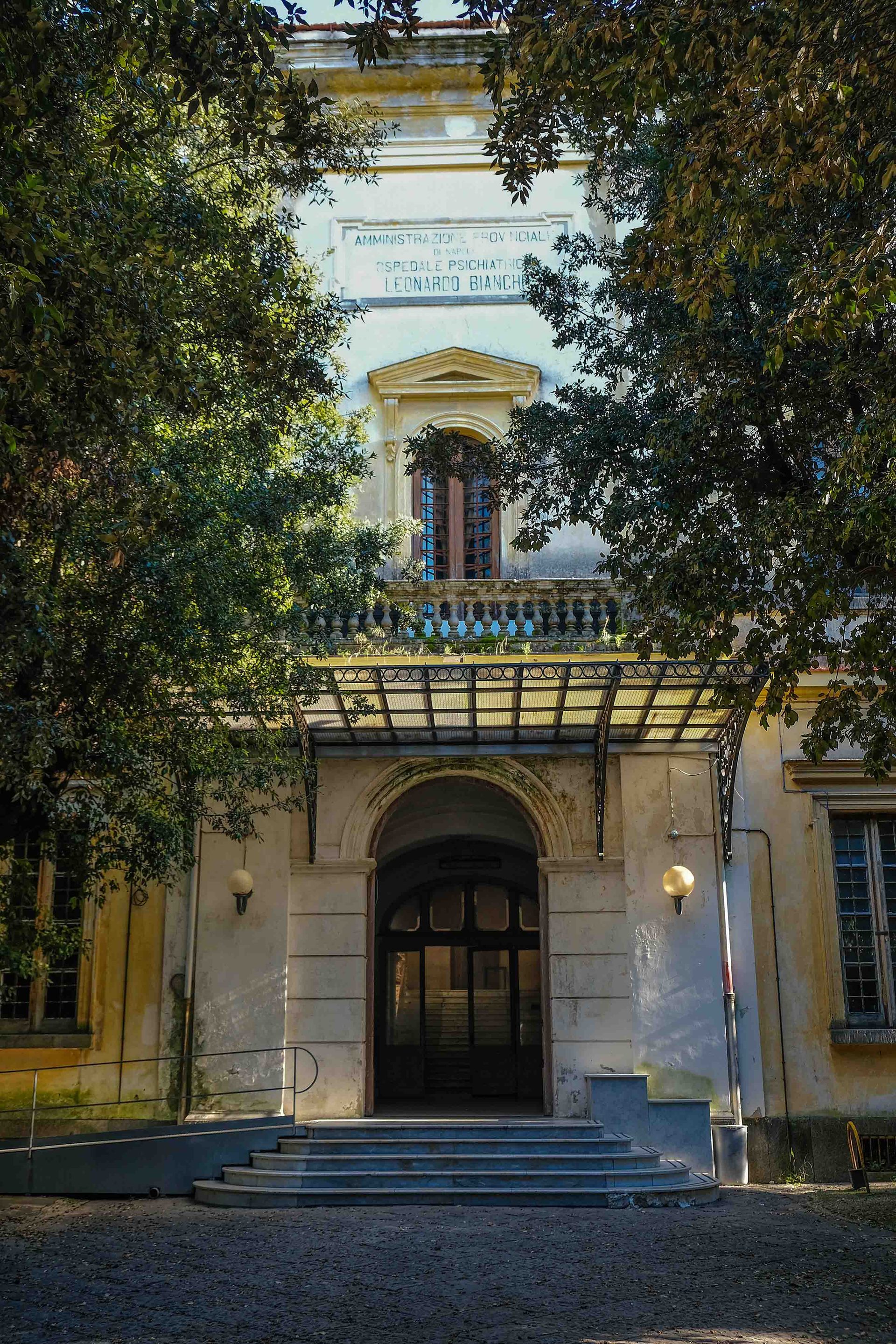 Old%20psychiatric%20hospital%20Leonardo%20Bianchi%2CNaples%20%282%29.jpg
