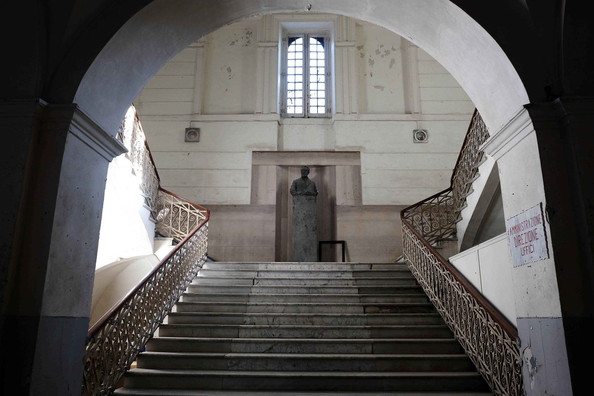 Old%20psychiatric%20hospital%20Leonardo%20Bianchi%2CNaples%20%283%29.jpg