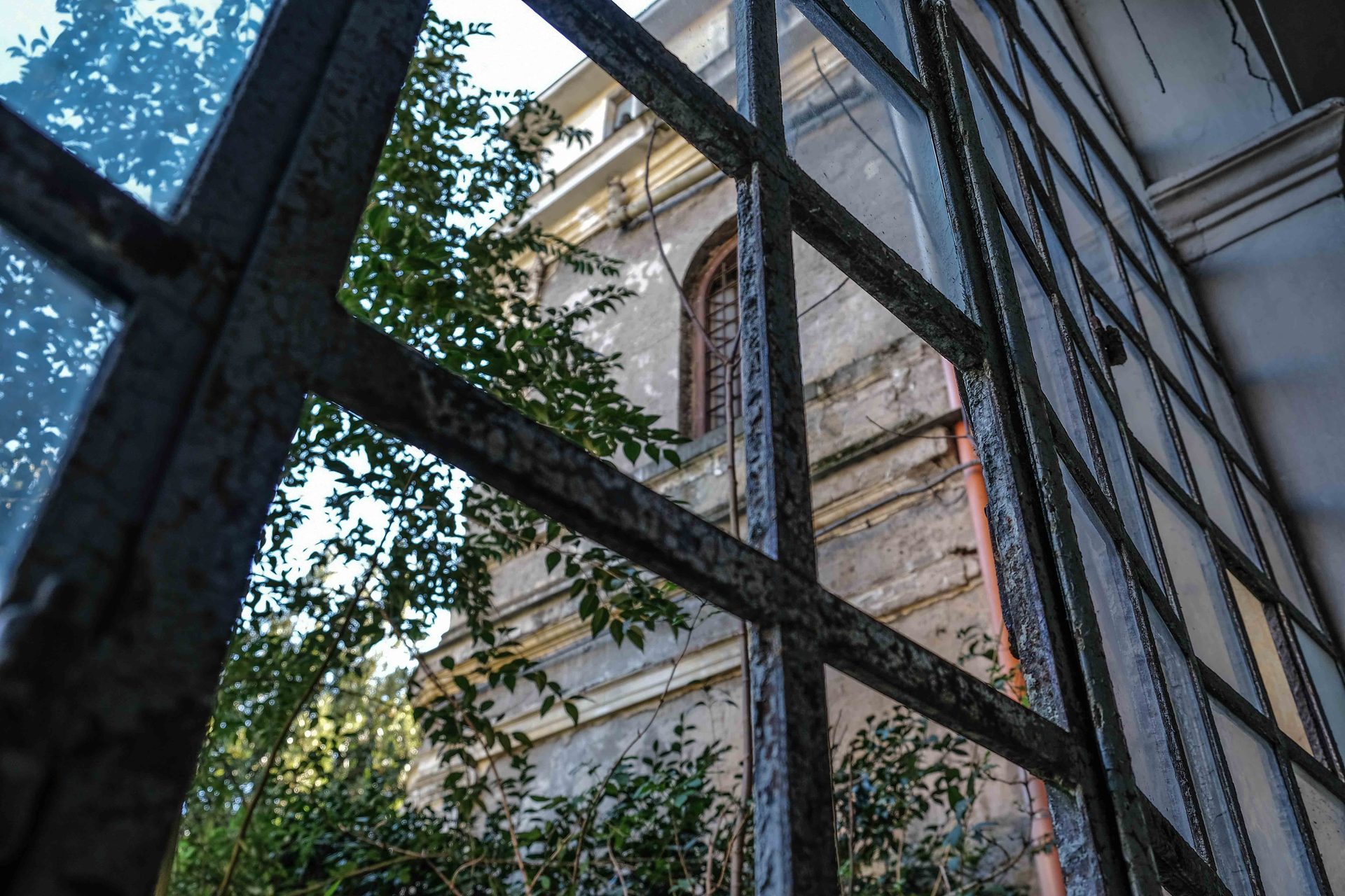 Old%20psychiatric%20hospital%20Leonardo%20Bianchi%2CNaples%20%286%29.jpg