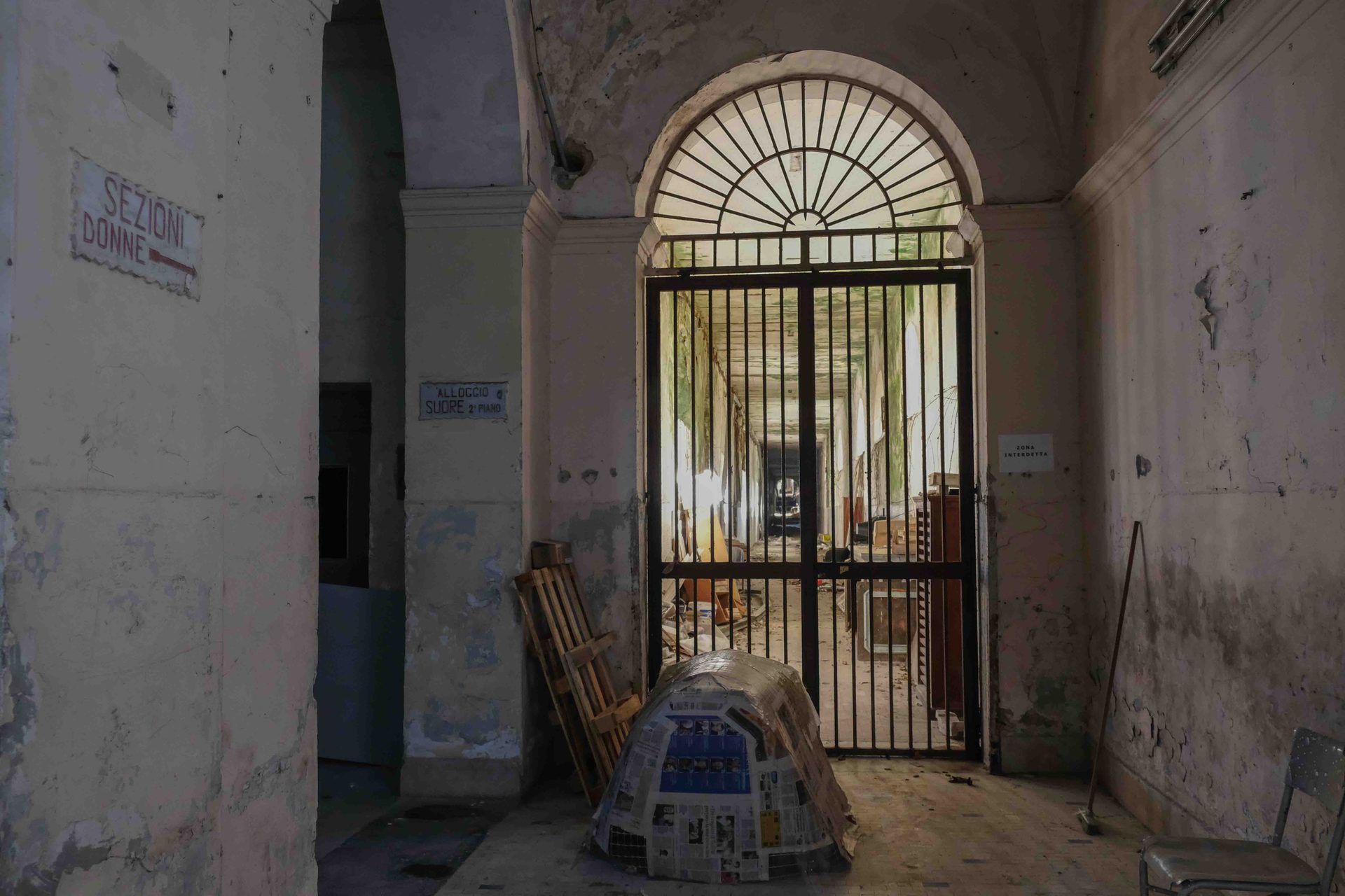 Old%20psychiatric%20hospital%20Leonardo%20Bianchi%2CNaples%20%288%29.jpg