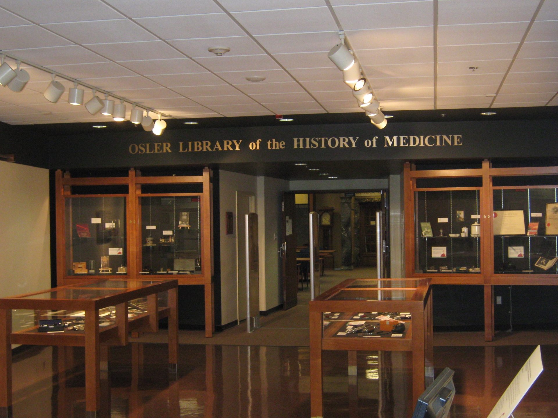 Osler Library of the History of Medicine, Montreal (by Stefano Mastrodonato) - 02.JPG