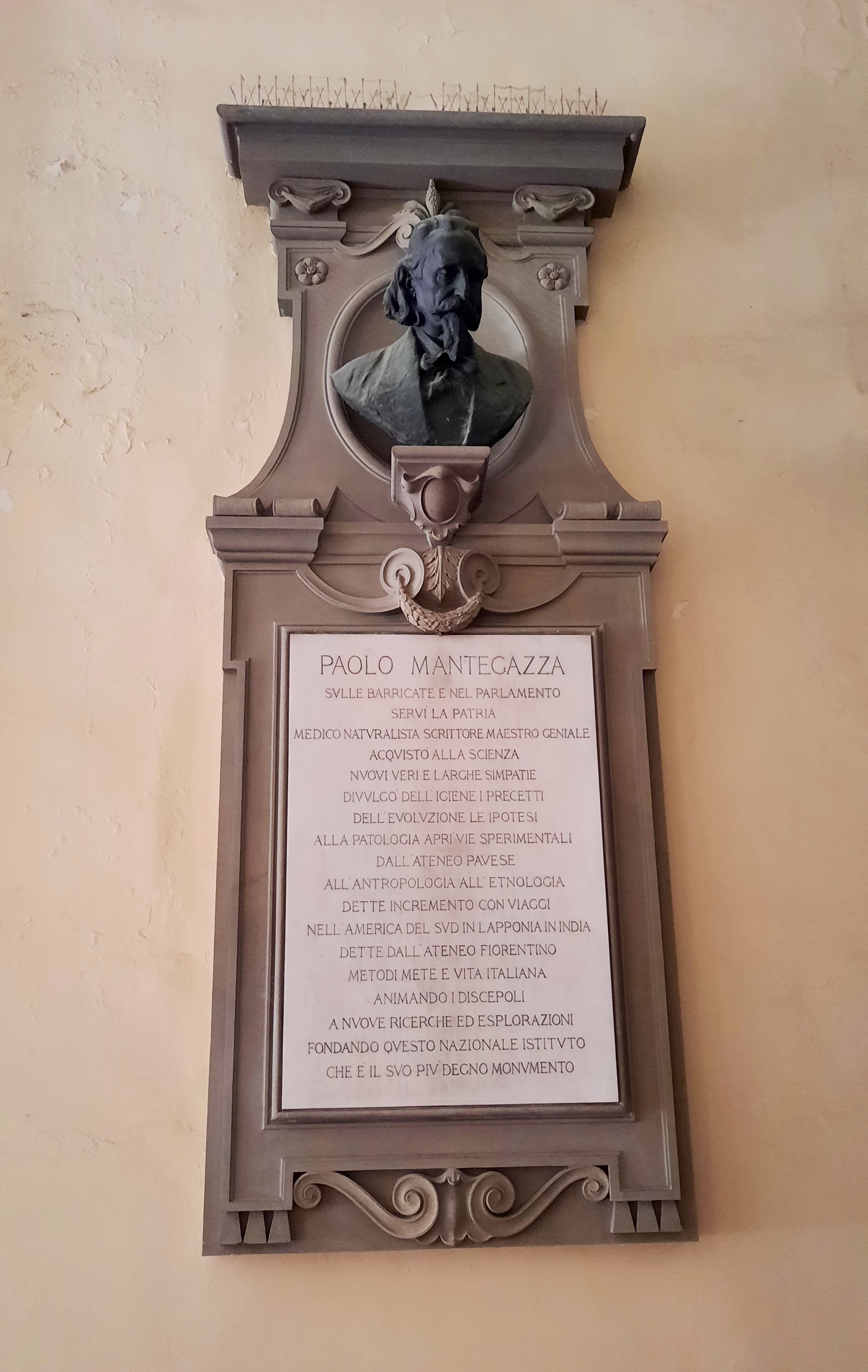 Paolo Mantegazza's monument, Palazzo Nonfinito, Florence - 03.jpg