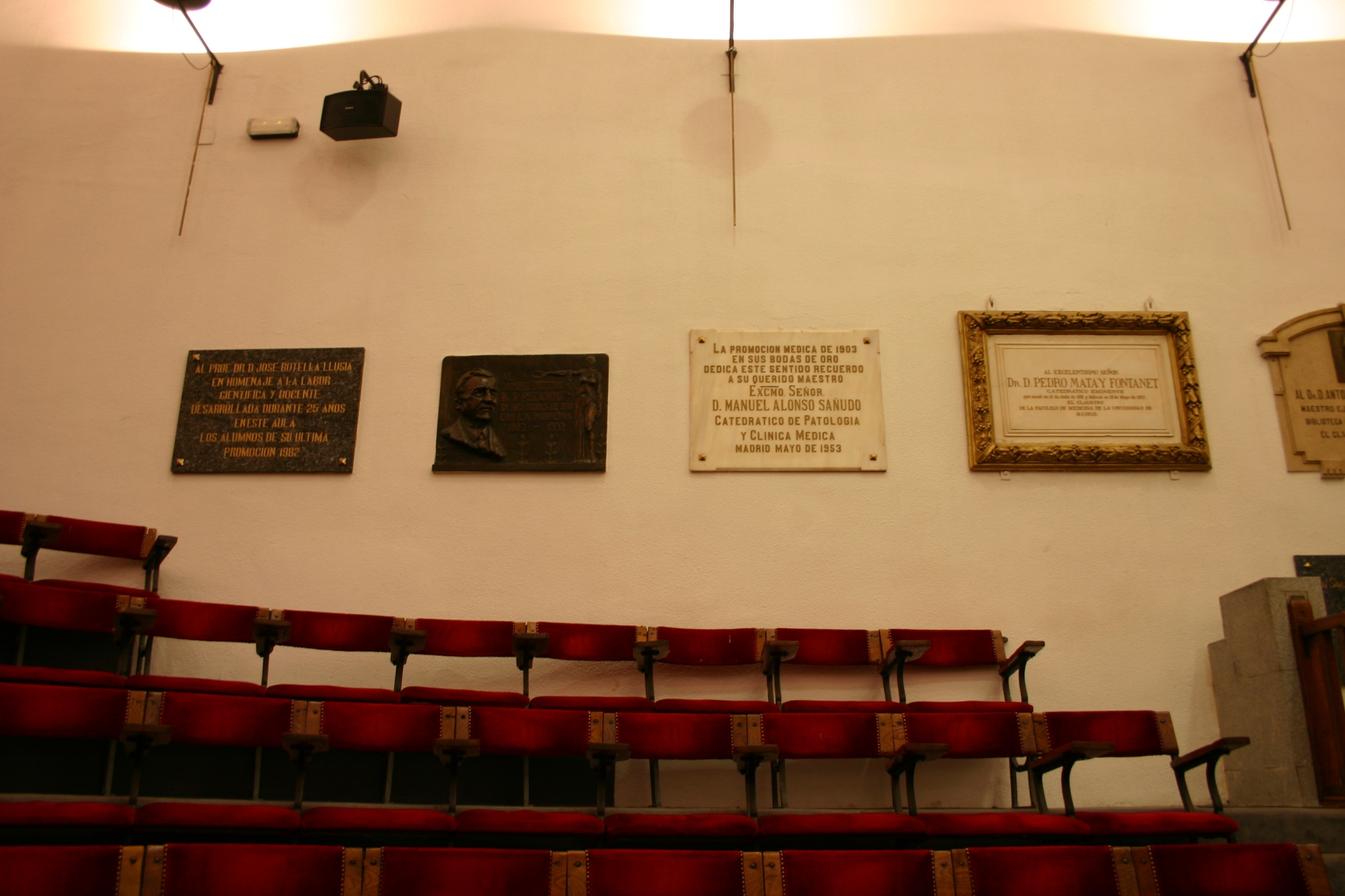 Pequeno%20Anfiteatro%2C%20Ilustre%20Colegio%20Oficial%20de%20M%C3%A9dicos%20de%20Madrid%2C%20Madrid%20-%2005.JPG