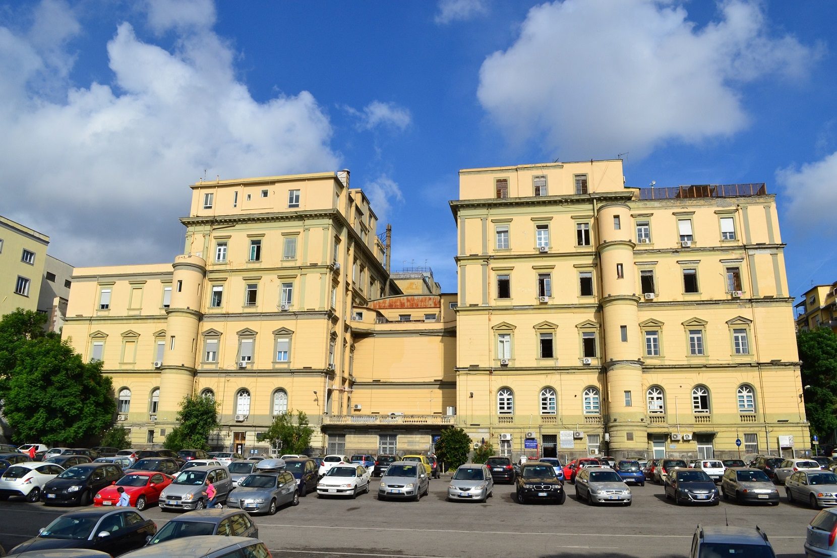Primo Policlinico di Napoli.jpg