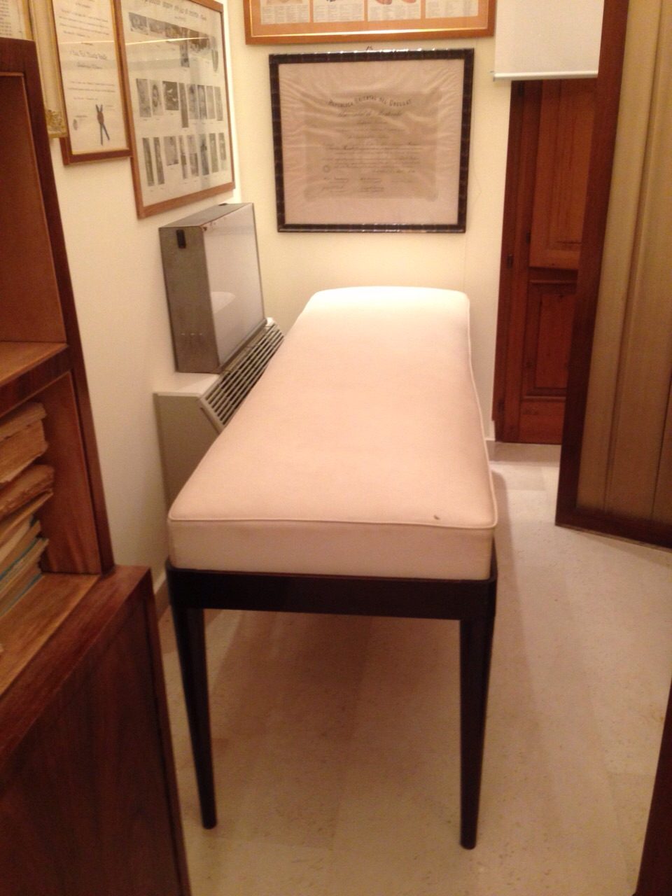 Reconstruction of Nicola Pende's office (7).jpg