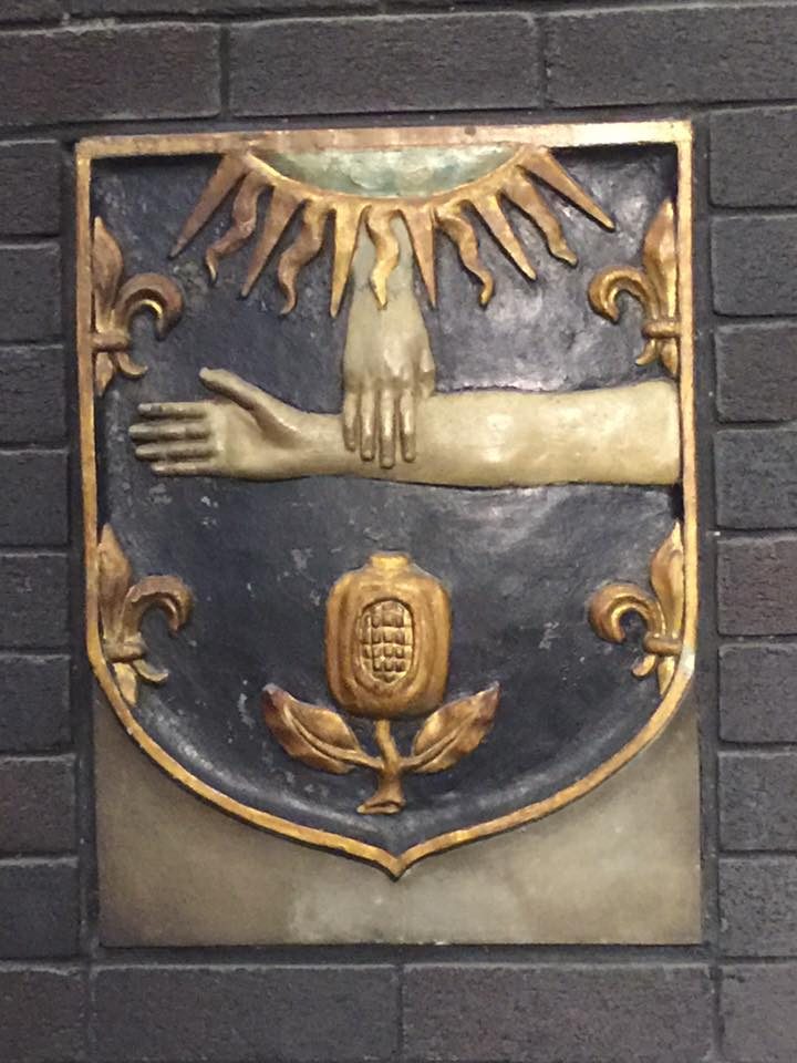 Coat of Arms of RCP London (by Adrian Thomas).jpg