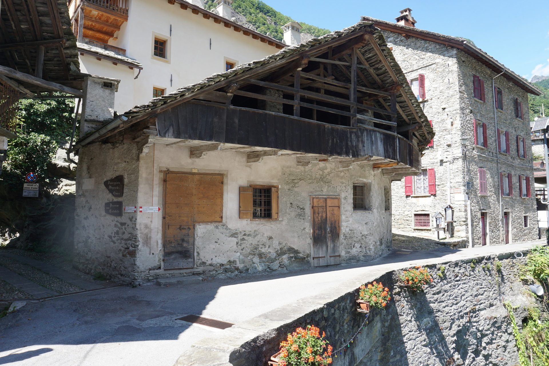San_Carlo_Church_Campertogno_7.jpg