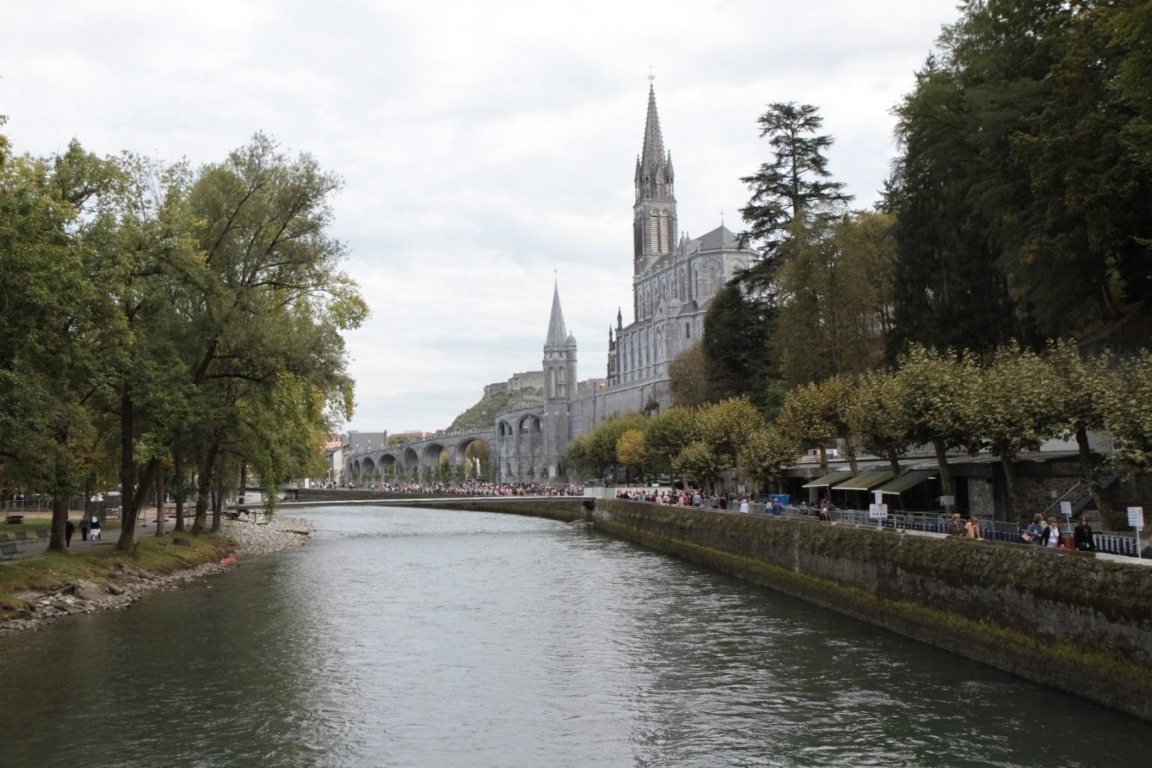 Sanctuaires%20de%20Lourdes%2C%20Lourdes%20-%2001.JPG