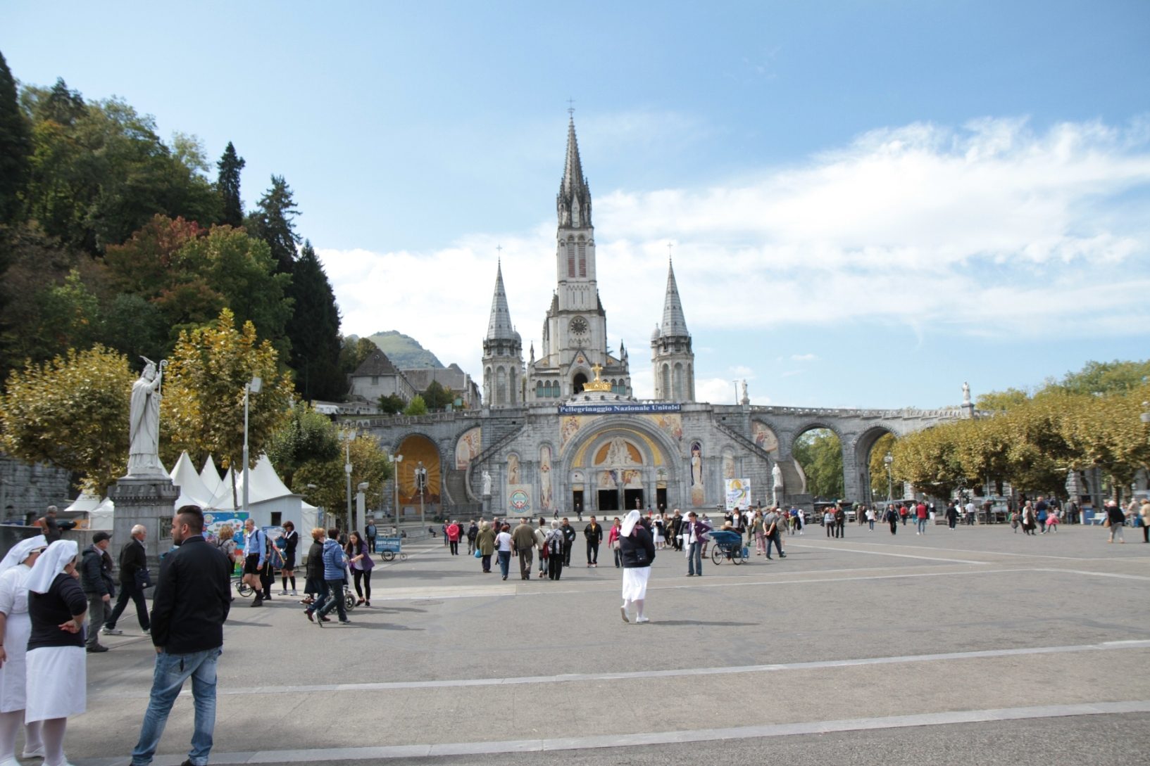Sanctuaires%20de%20Lourdes%2C%20Lourdes%20-%2002.JPG
