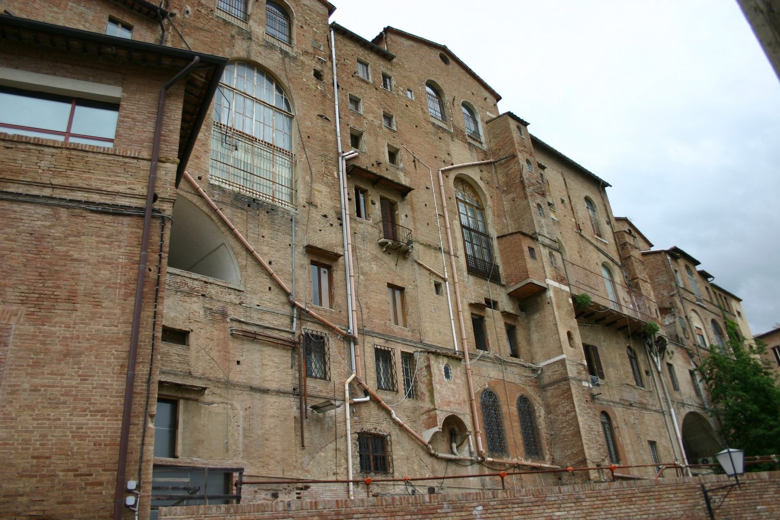Santa%20Maria%20della%20Scala%2C%20Siena%2C%20Italy%20-%2004.JPG