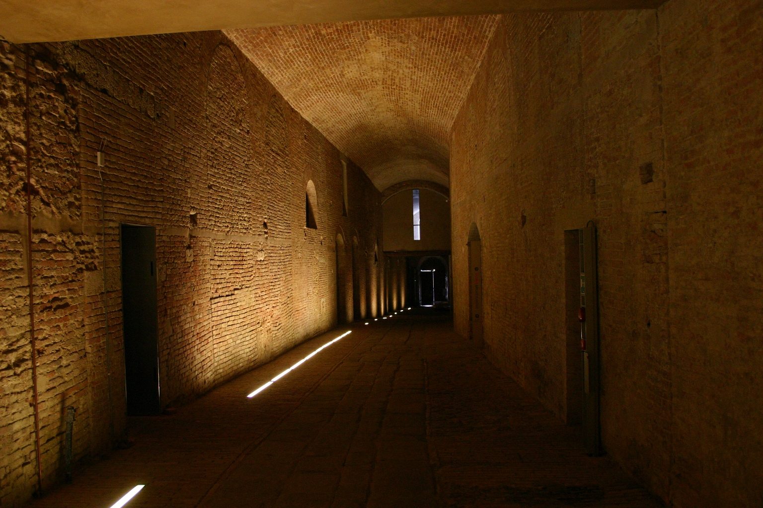Santa%20Maria%20della%20Scala%2C%20Siena%2C%20Italy%20-%2009.JPG