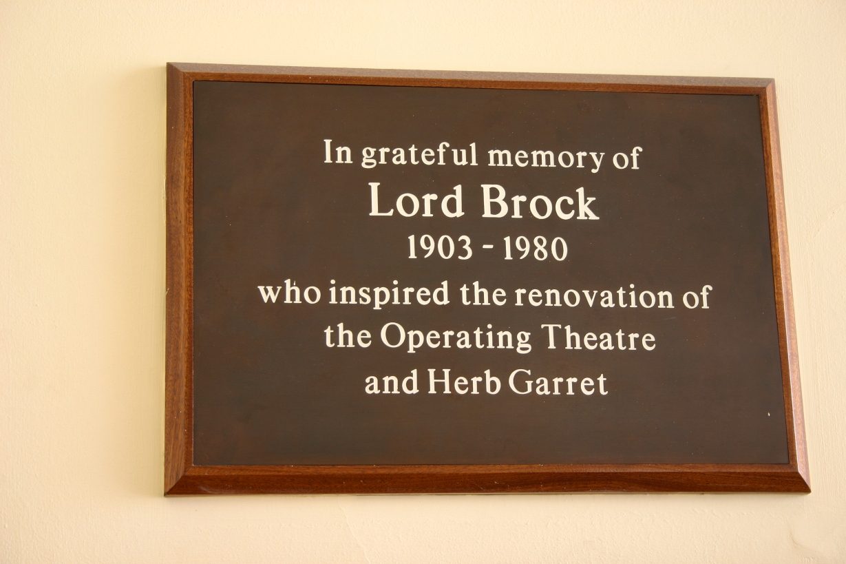 Old%20Operating%20Theatre%20%26%20Herb%20Garret%2C%20London%20-%2006.JPG