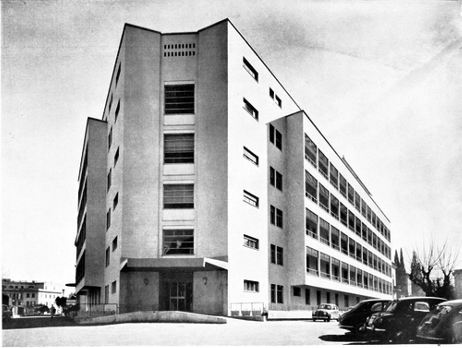 Surgical%20Clinic%20Pietro%20Valdoni%2CRome%20%281%29.jpg