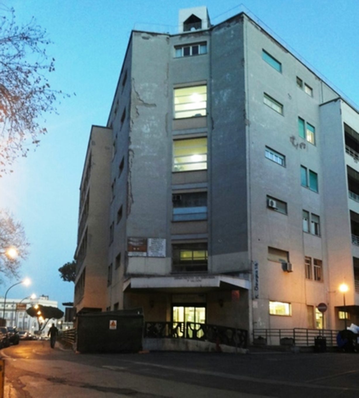 Surgical%20Clinic%20Pietro%20Valdoni%2CRome%20%288%29.jpg