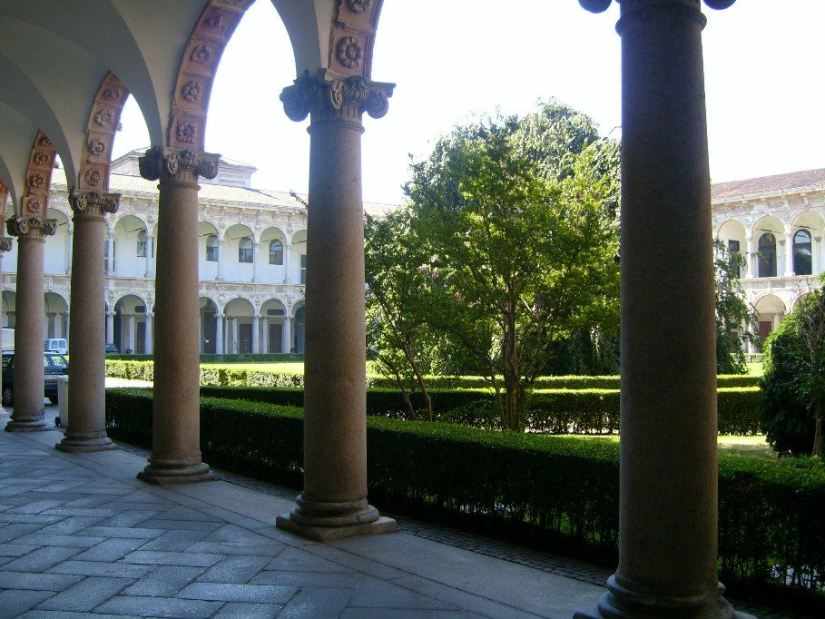 Cortile Crociera 1, Ca' Granda, Milan, Italy.JPG