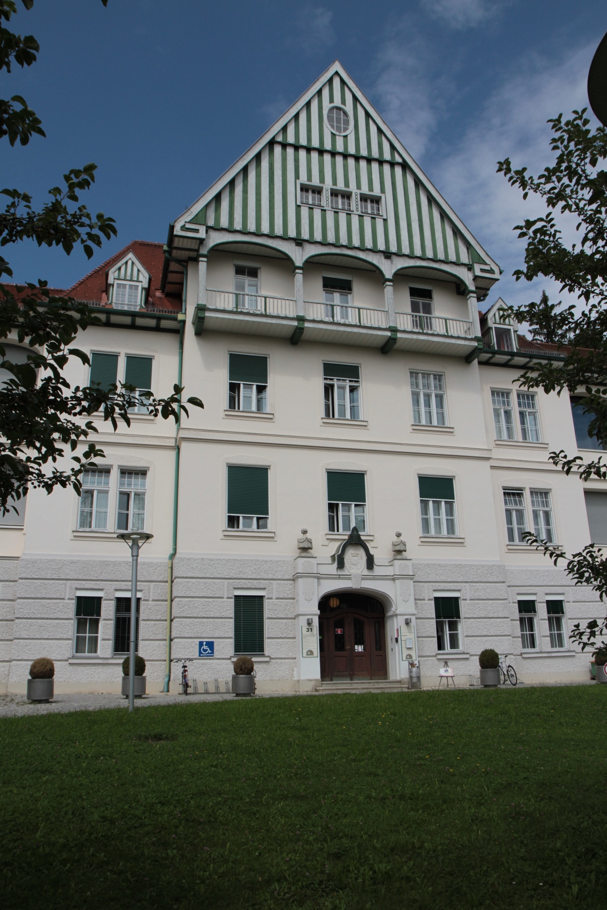 Universit%C3%A4tsklinik%20f%C3%BCr%20Psychiatrie%2C%20Graz%20-%2002.JPG